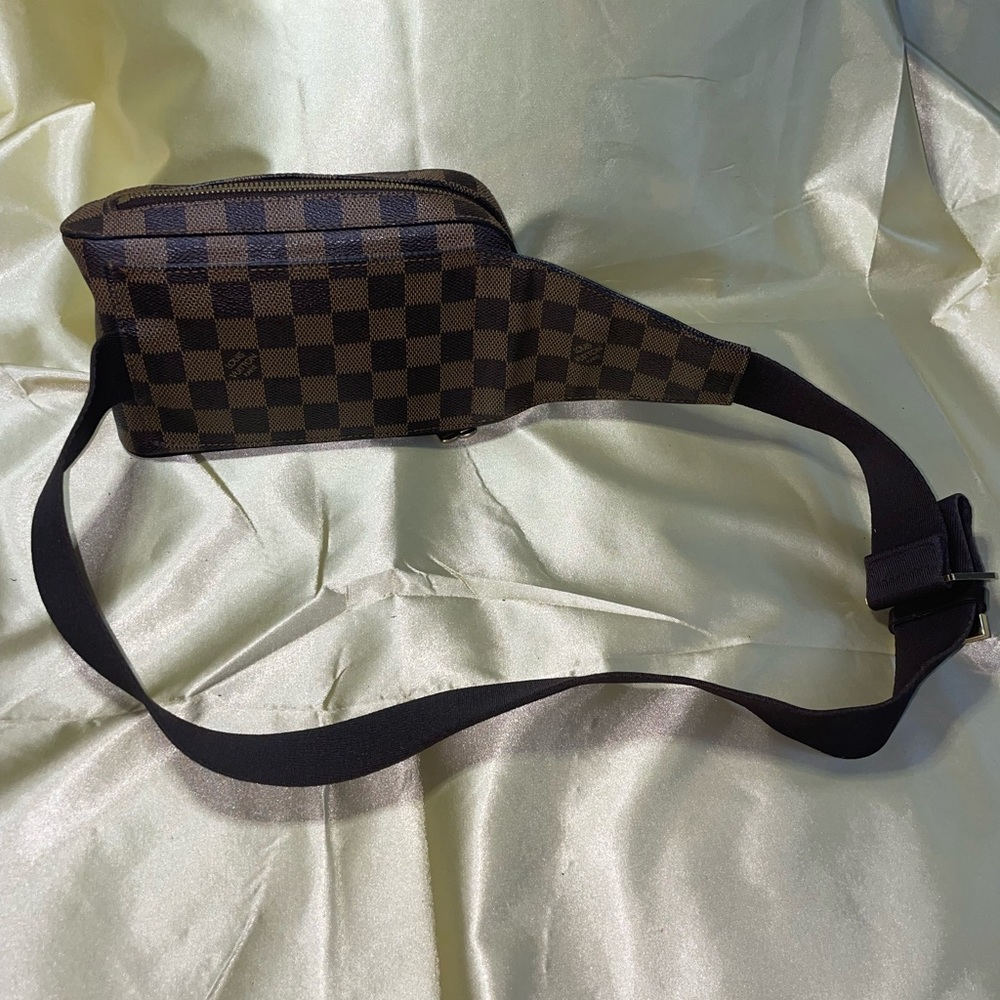 ✨ Louis Vuitton ✨ Damier Ebene Geronimos ✨ Slingbag✨Beltbag✨Verified Authentic✨ - Picture 5 of 13